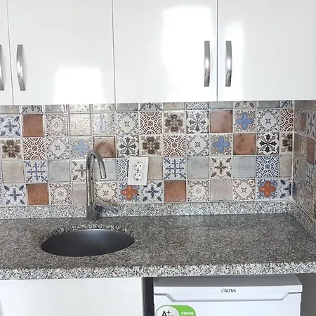 מלון דירות Erasmus House *